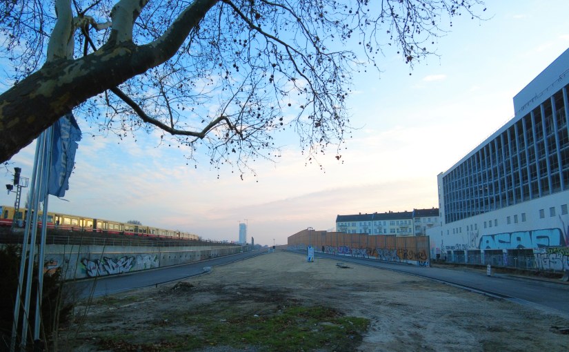 Ende der Stadtautobahn A100 in Berlin-Treptow